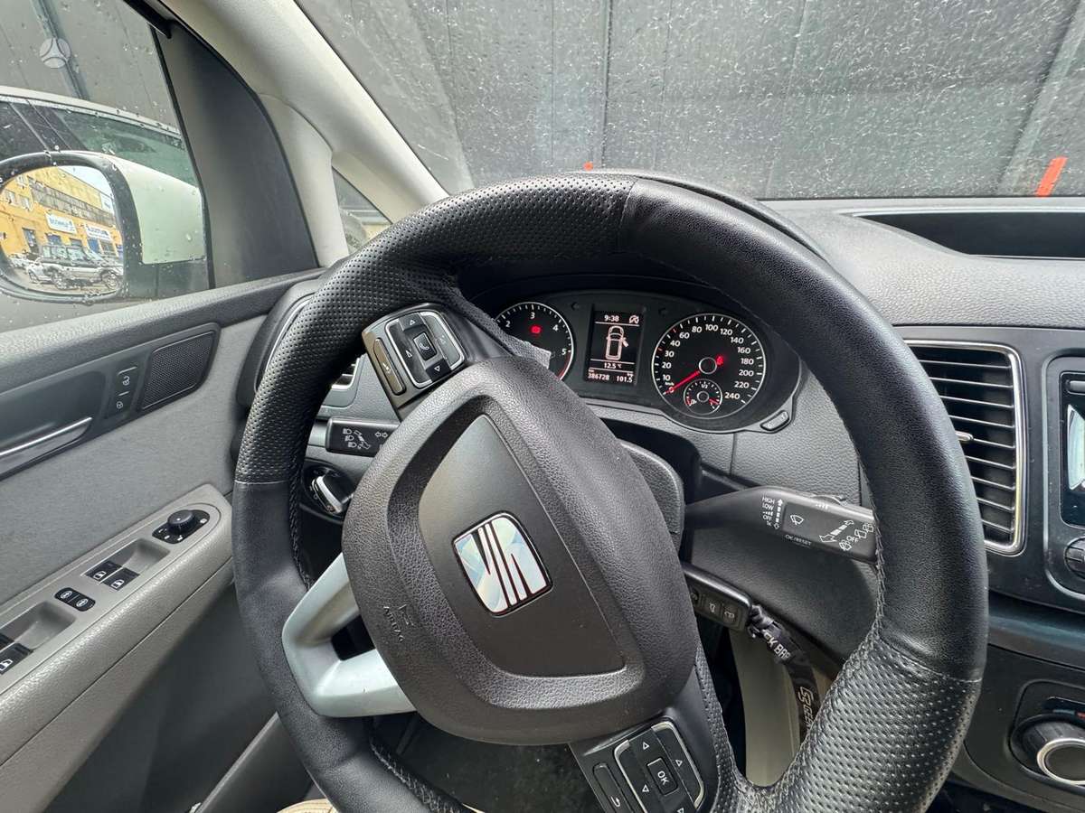 Seat Alhambra 2012 — photo 8