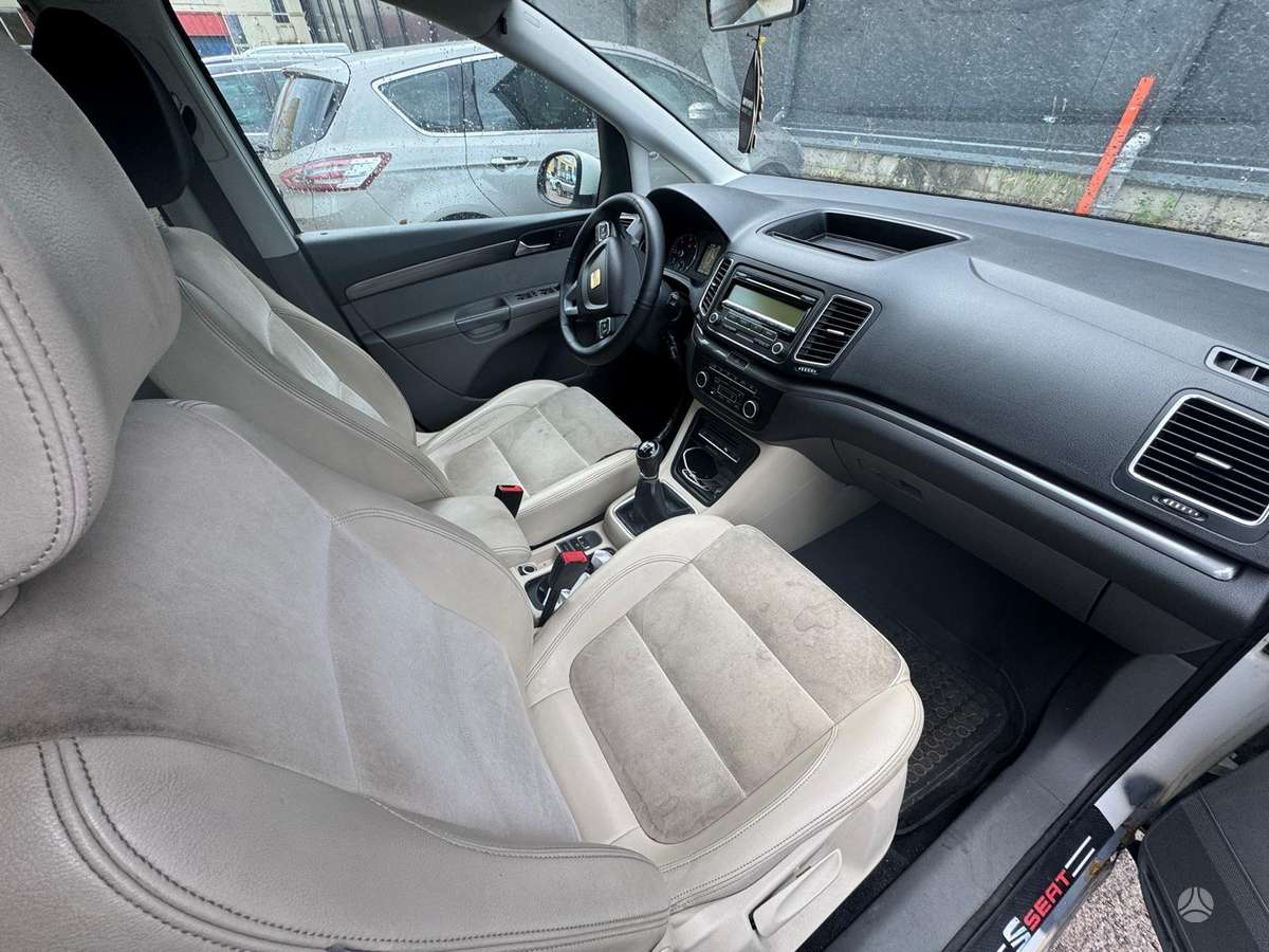 Seat Alhambra 2012 — photo 9