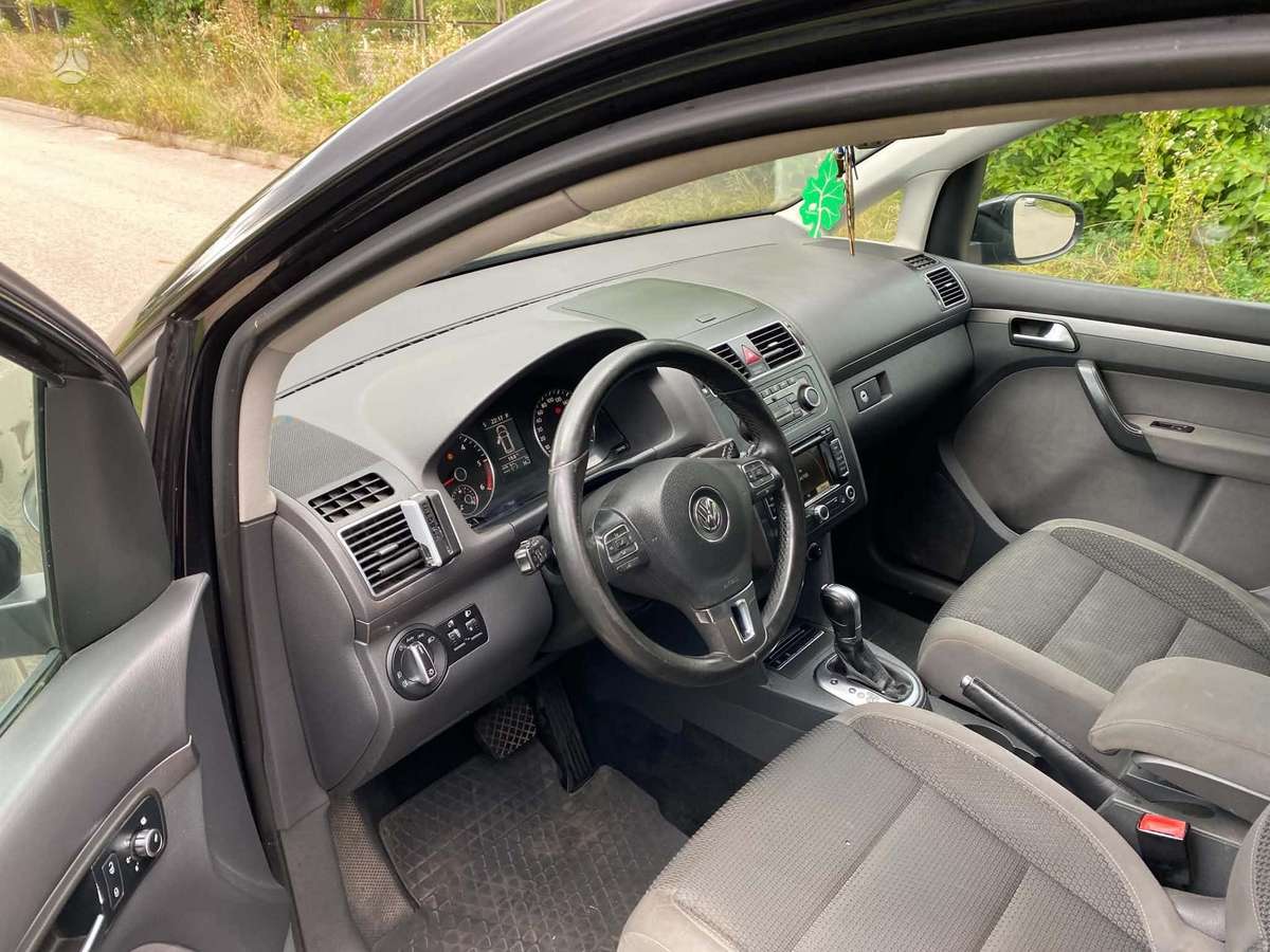 Volkswagen Touran 2011 — photo 7