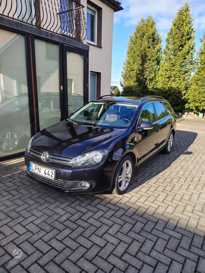 Volkswagen Golf 2011 — rear view