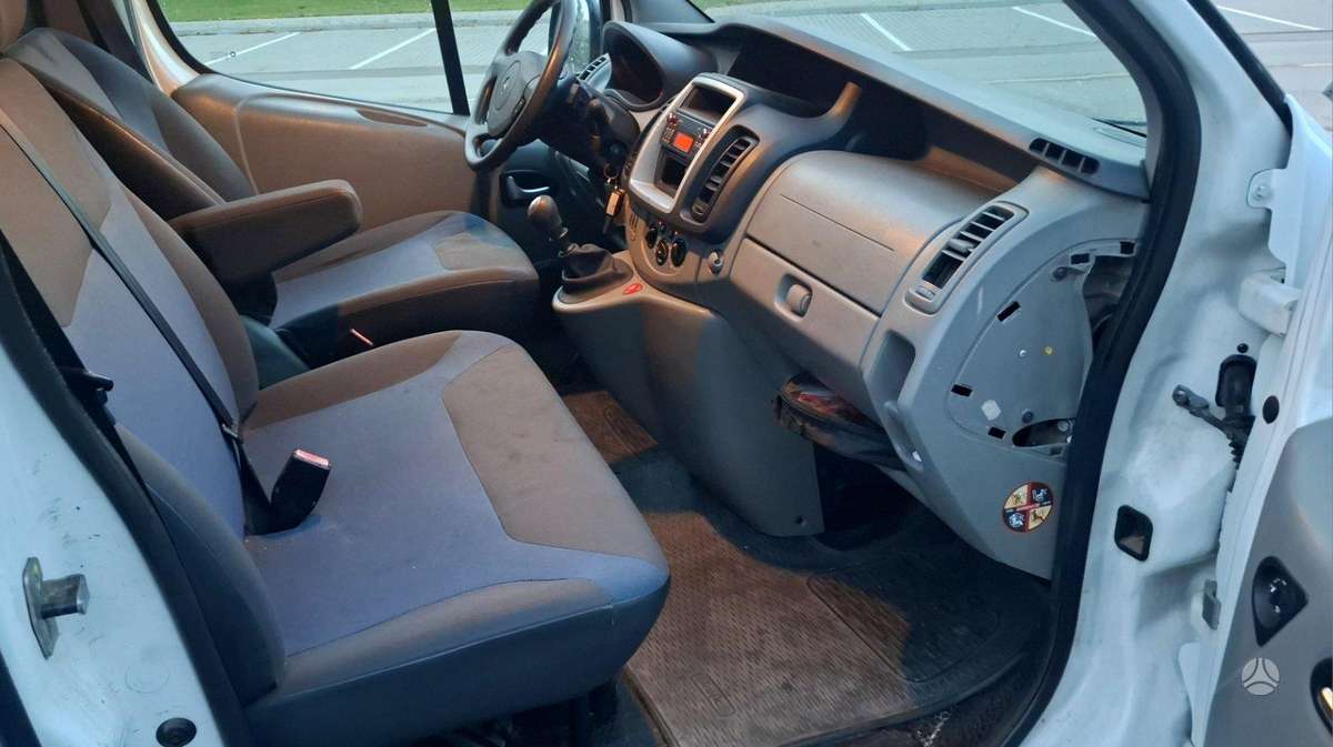Renault Trafic 2013 — photo 12