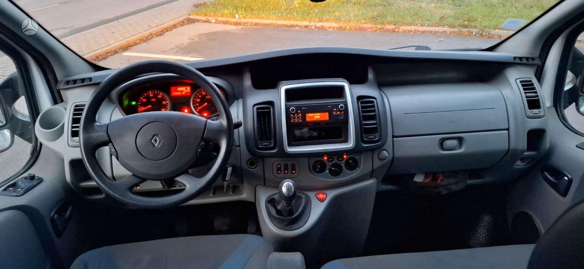 Renault Trafic 2013 — photo 13
