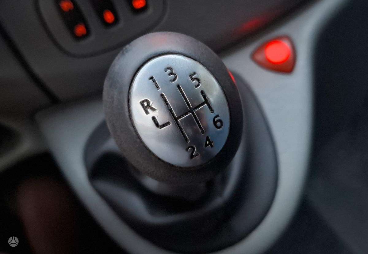 Renault Trafic 2013 — photo 14