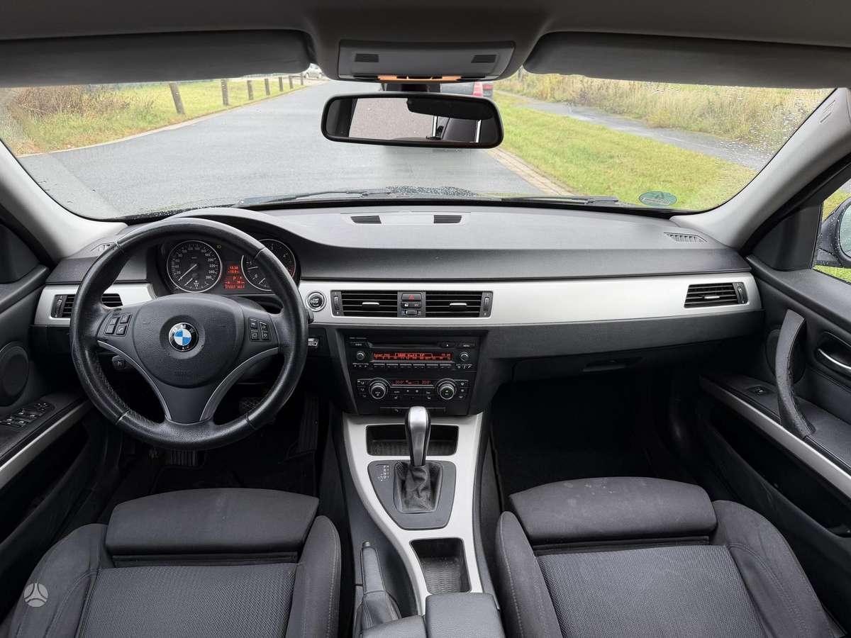 BMW 325 2010 — фото 12