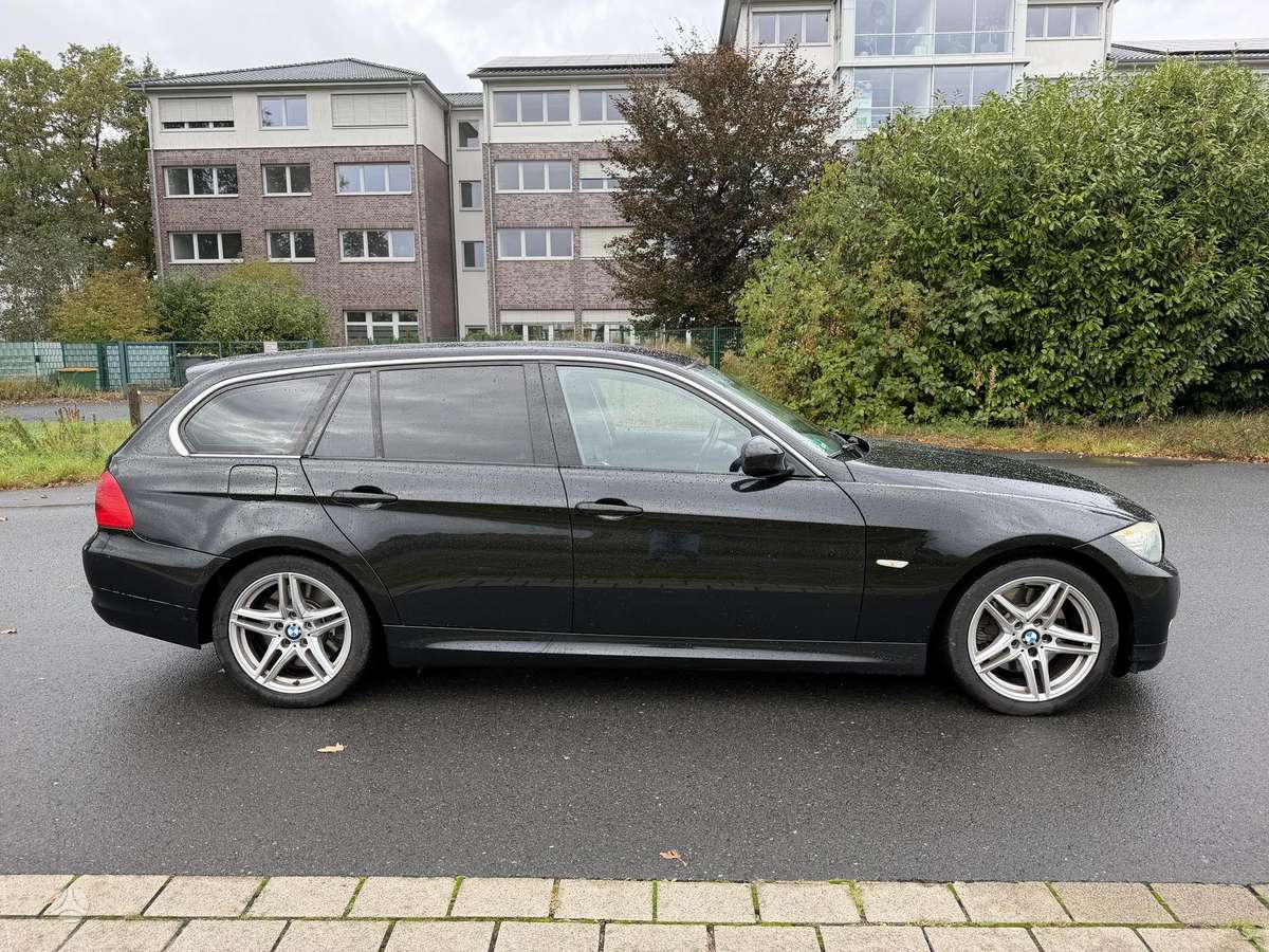 BMW 325 2010 — двигун 2993 cm³, 197 HP (145kW)
