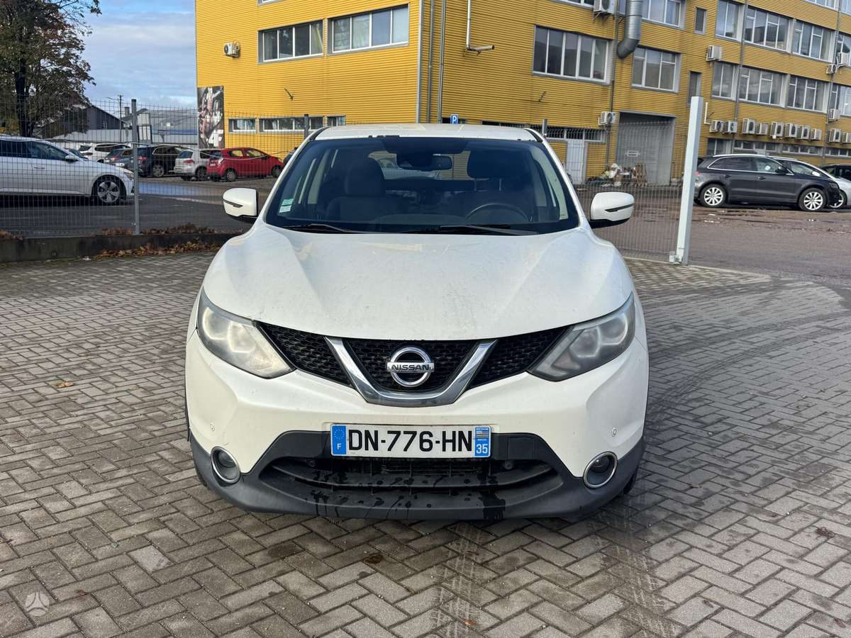 Nissan Qashqai 2015 — interior