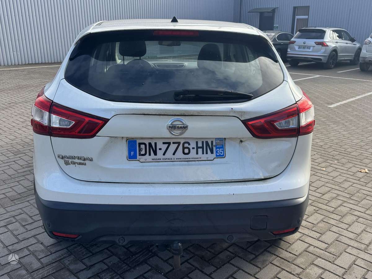 Nissan Qashqai 2015 — engine 1598 cm³, 131 HP (96kW)