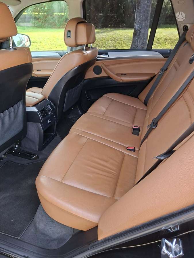 BMW X5 2009 — photo 7