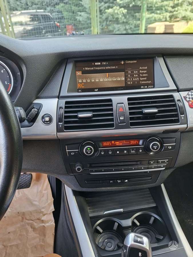 BMW X5 2009 — photo 9