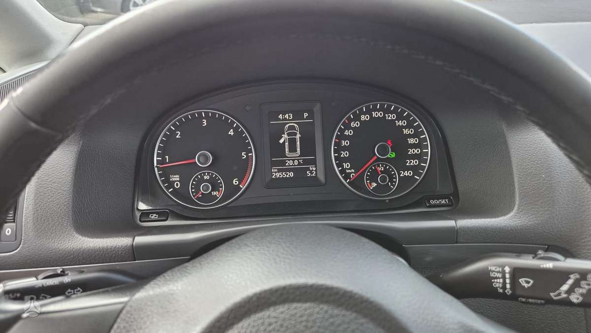 Volkswagen Touran 2010 — photo 11