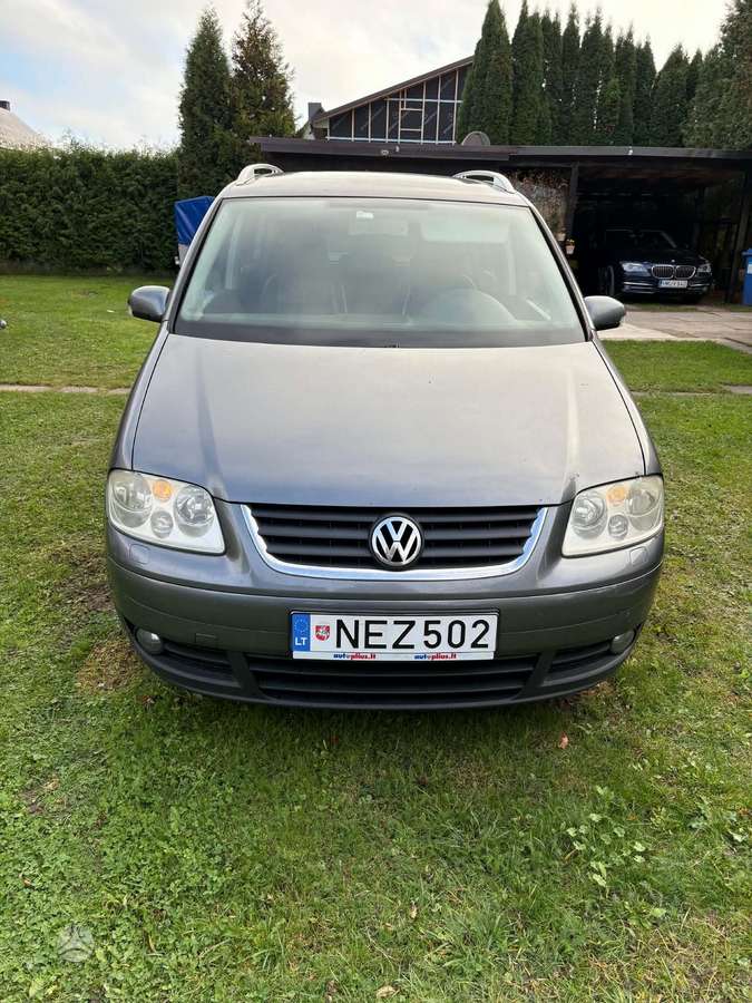 Volkswagen Touran 2005 — rear view
