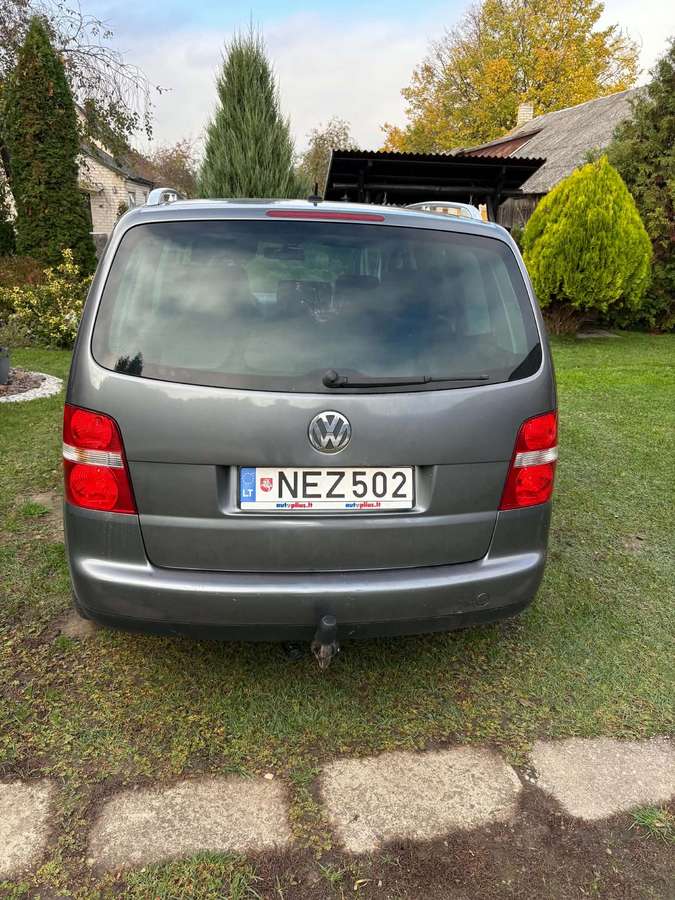 Volkswagen Touran 2005 — engine 2000 cm³, 140 HP (103kW)