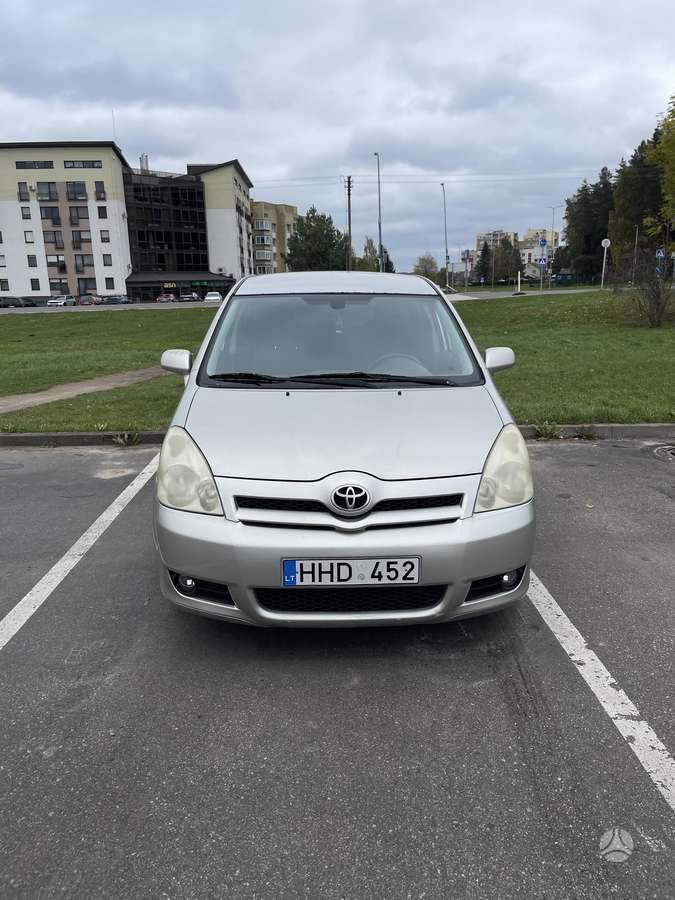 Toyota Corolla 2005 — вигляд ззаду