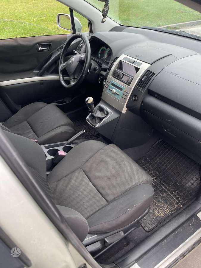 Toyota Corolla 2005 — двигун 1995 cm³, 116 HP (85kW)