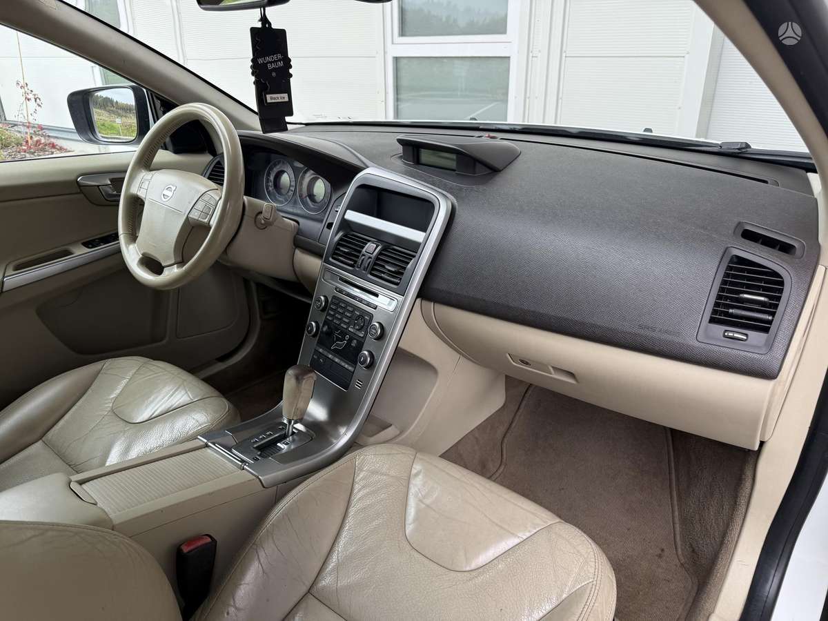 Volvo XC60 2010 — photo 11