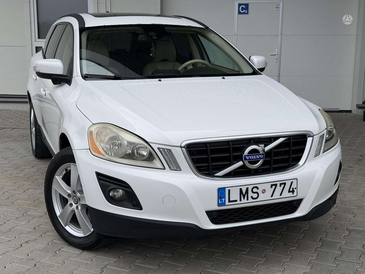 Volvo XC60 2010 — rear view