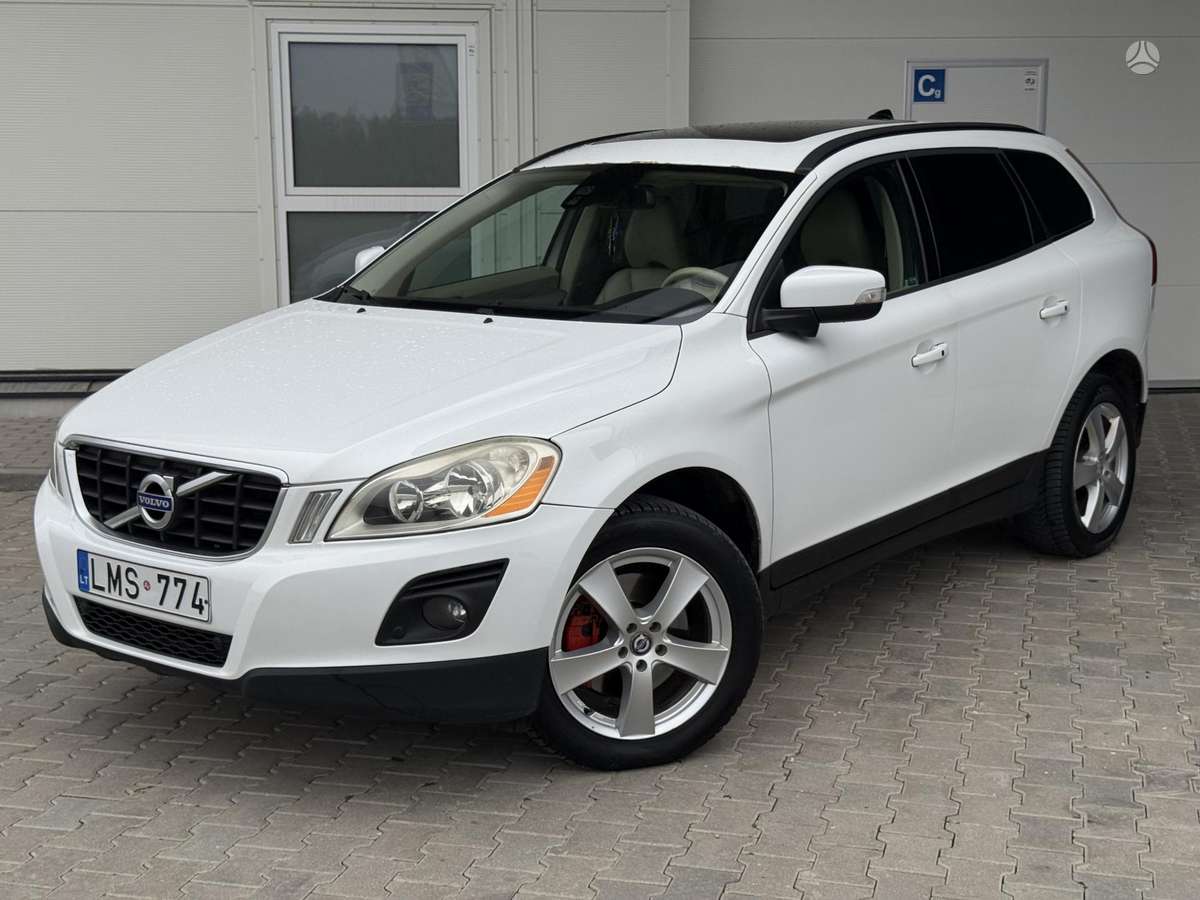 Volvo XC60 2010 — interior