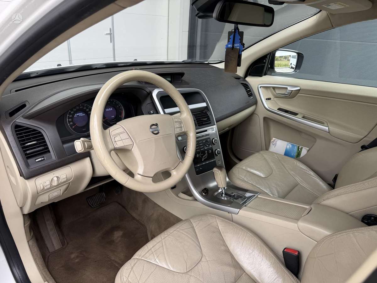 Volvo XC60 2010 — photo 7