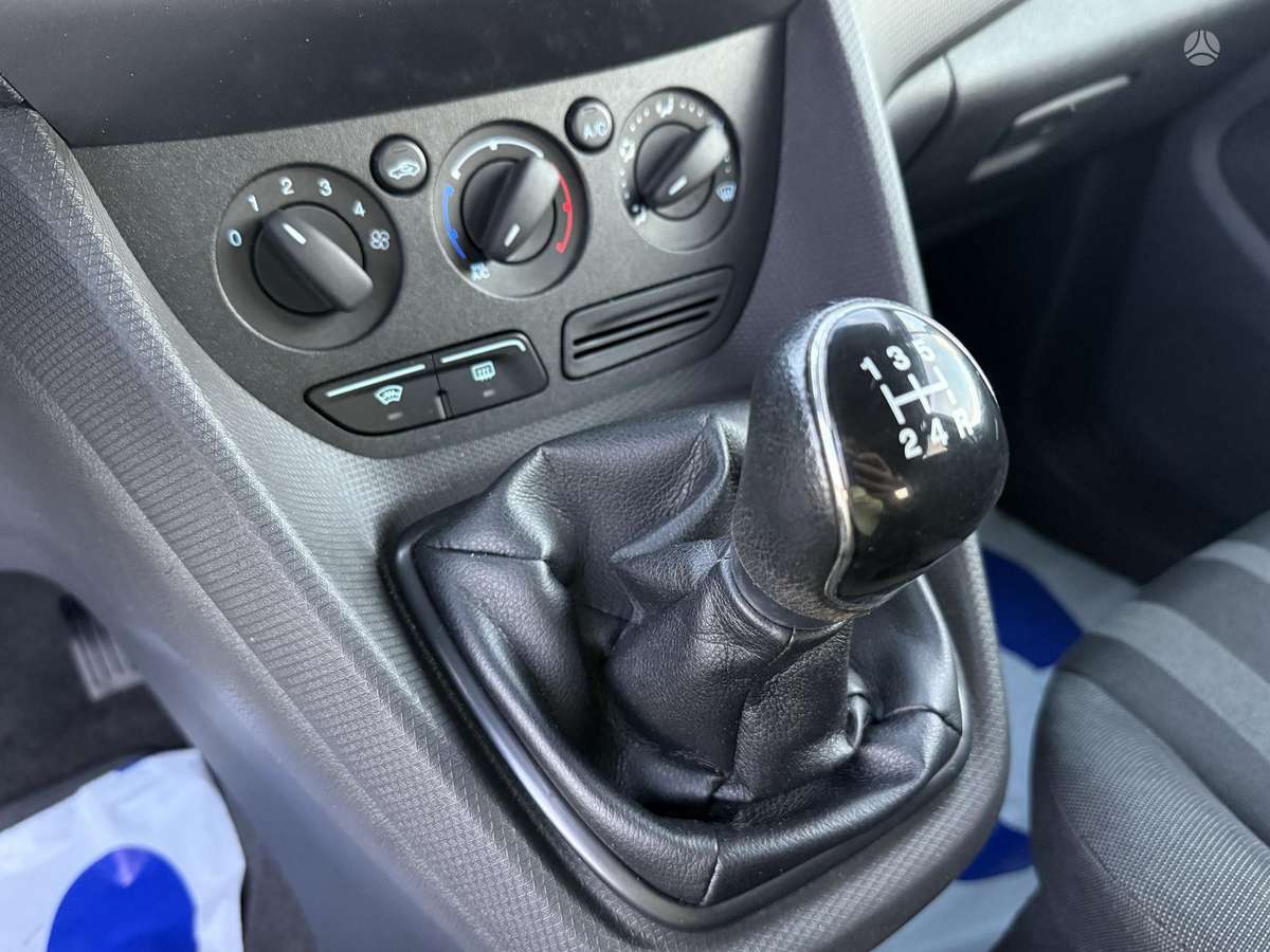 Ford Tourneo 2014 — photo 21