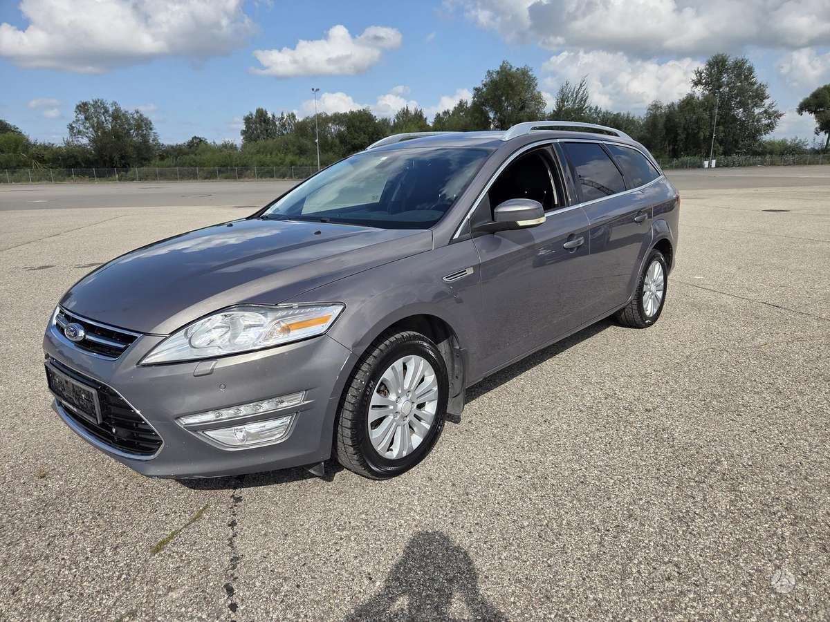 Ford Mondeo 2011 — вигляд ззаду