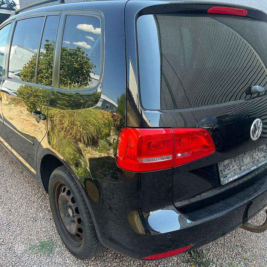 Volkswagen Touran 2011 — photo 10
