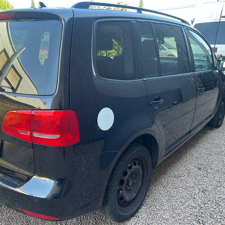 Volkswagen Touran 2011 — photo 11