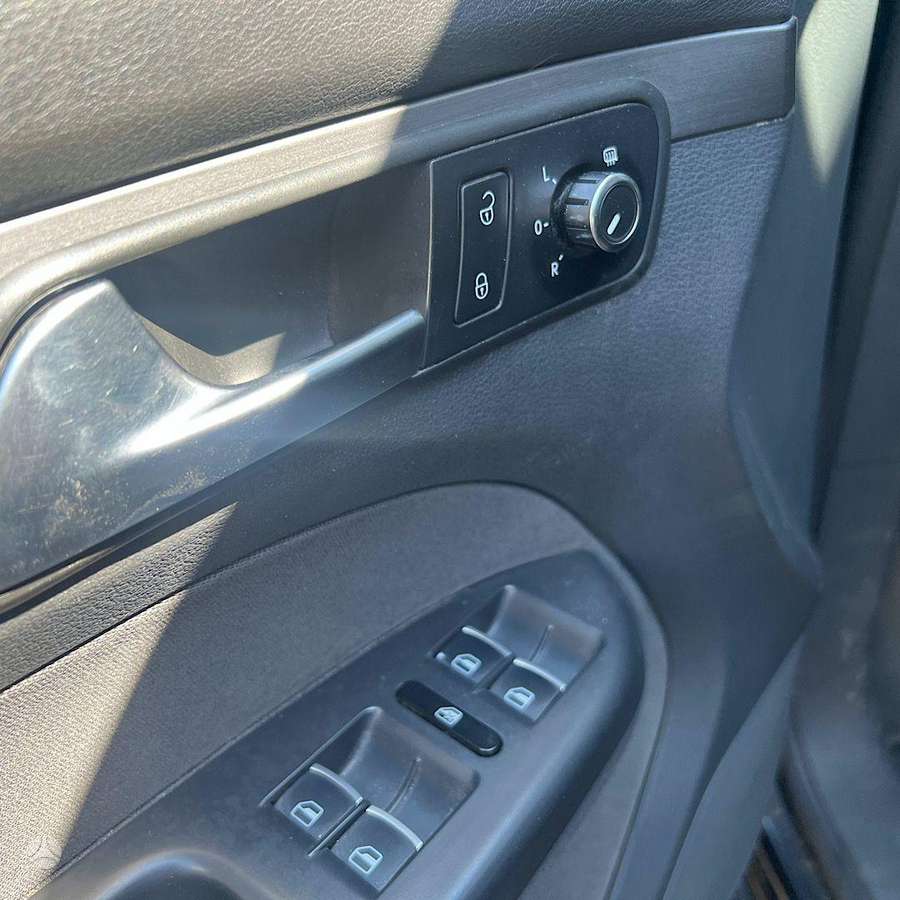 Volkswagen Touran 2011 — photo 15