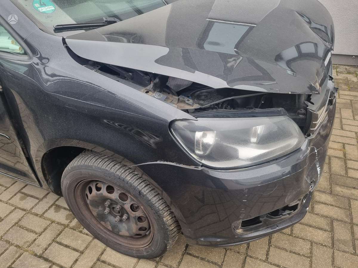 Volkswagen Touran 2011 — rear view
