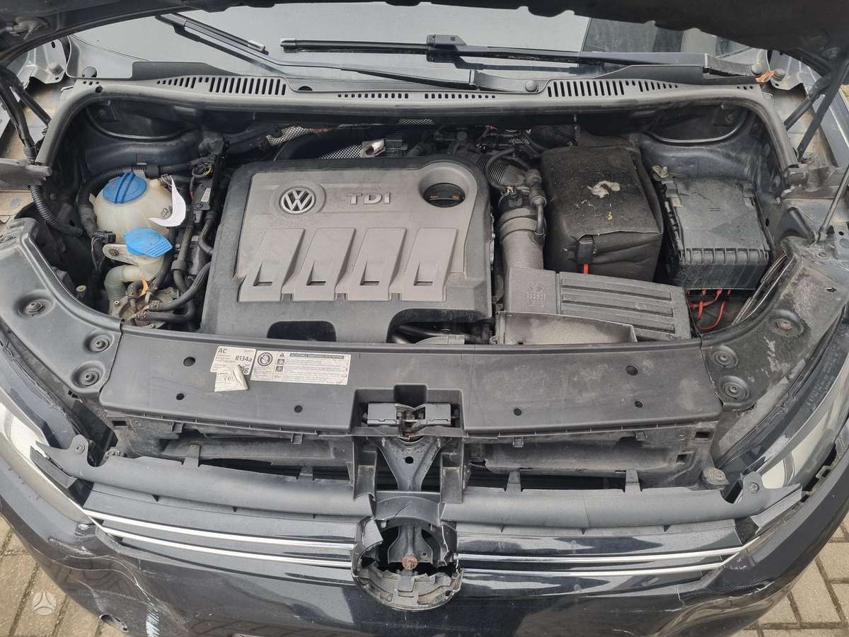 Volkswagen Touran 2011 — photo 26