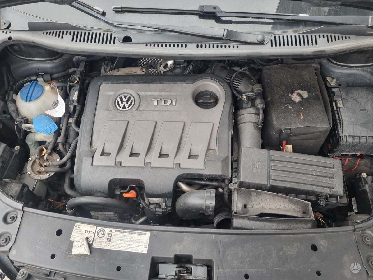 Volkswagen Touran 2011 — photo 27