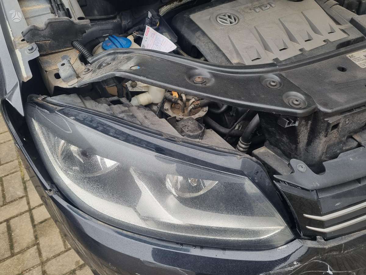 Volkswagen Touran 2011 — engine 1968 cm³, 140 HP (103kW)