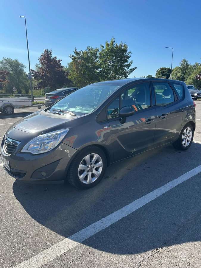 Opel Meriva 2010 — вигляд ззаду