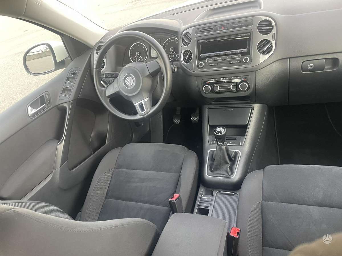Volkswagen Tiguan 2012 — photo 11