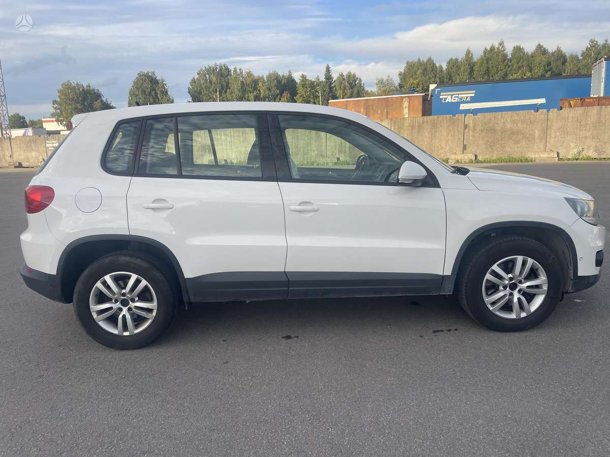 Volkswagen Tiguan 2012 — engine 1968 cm³