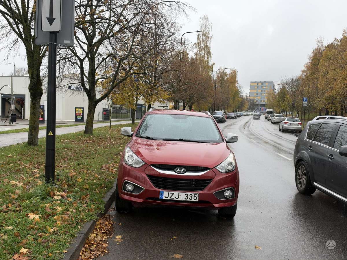 Hyundai ix35 2012 — rear view