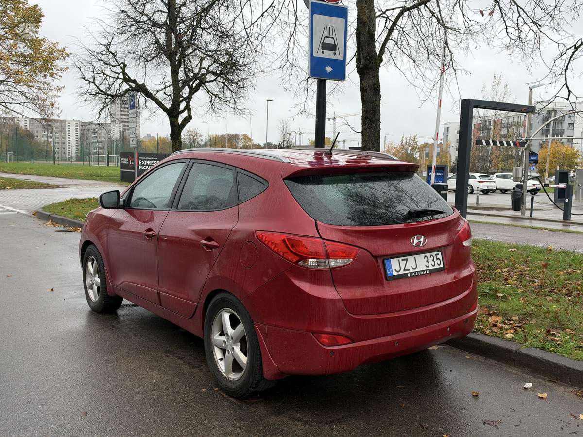 Hyundai ix35 2012 — engine 1995 cm³, 184 HP (135kW)