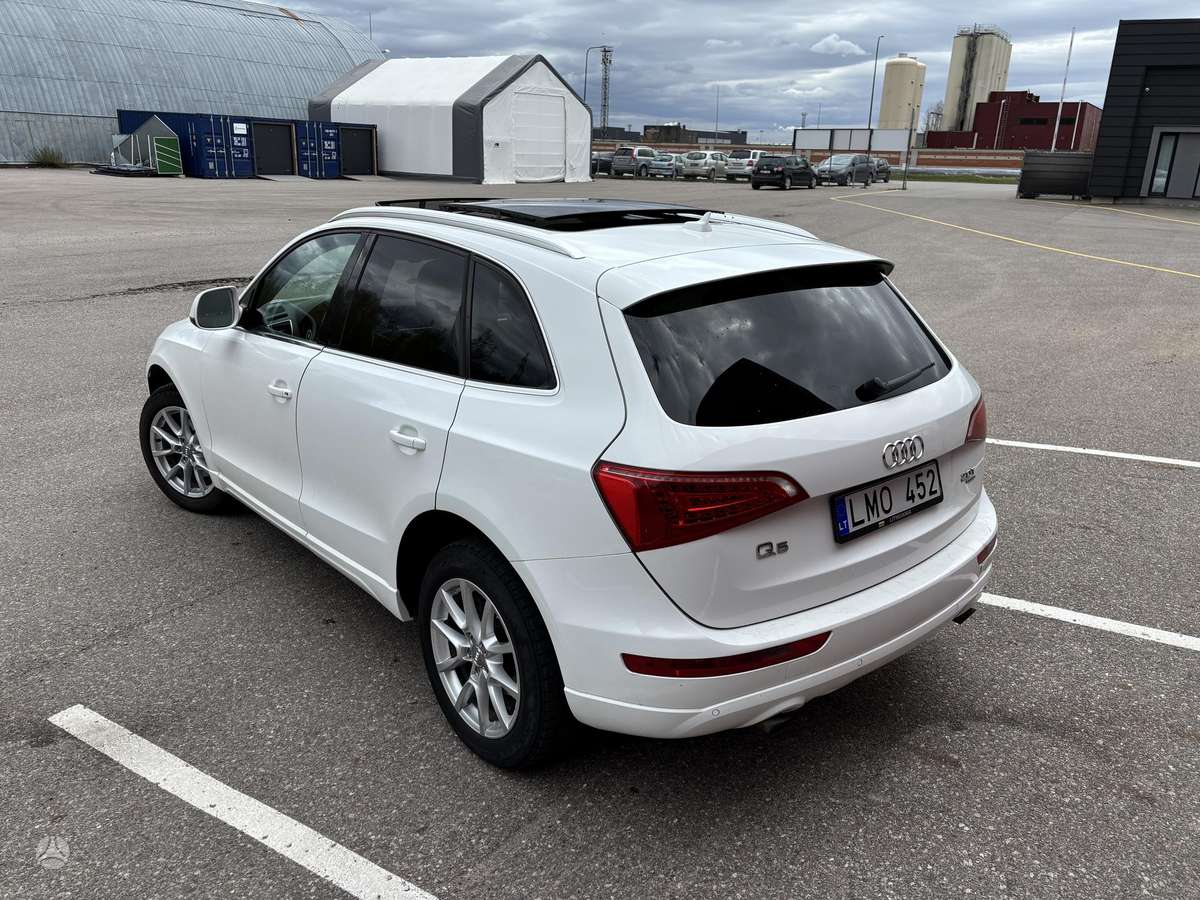 Audi Q5 2011 — двигун 1984 cm³, 211 HP (155kW)