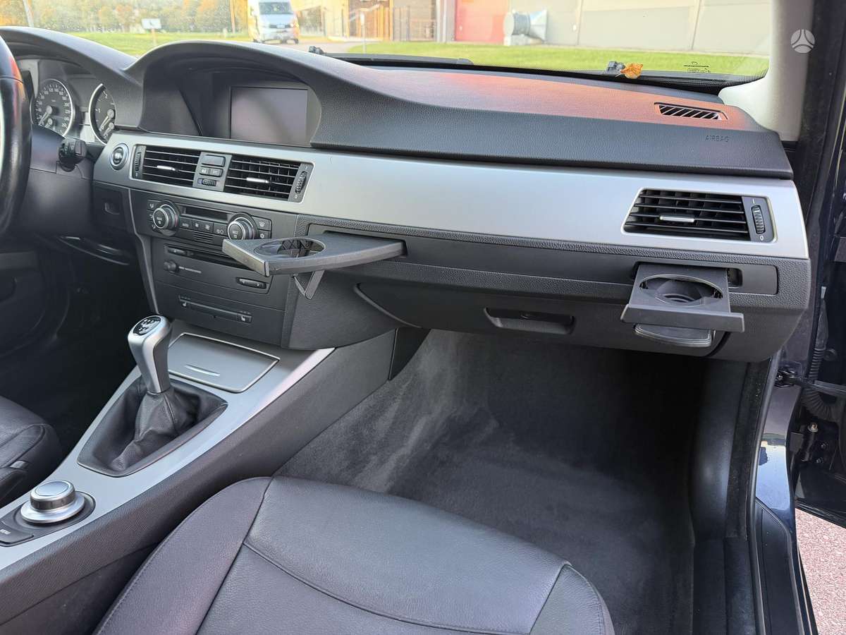 BMW 330 2006 — photo 18