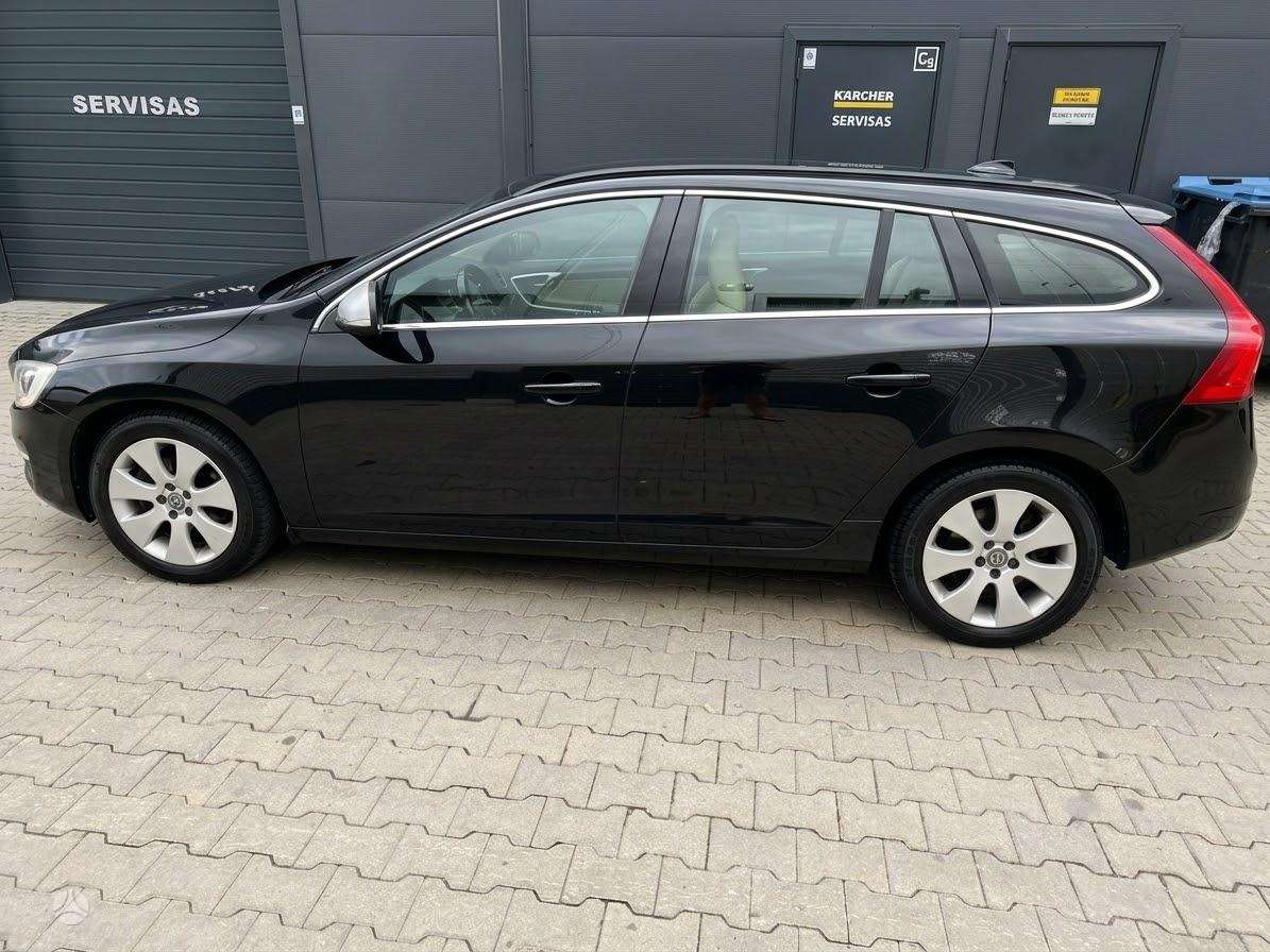 Volvo V60 2015 — interior