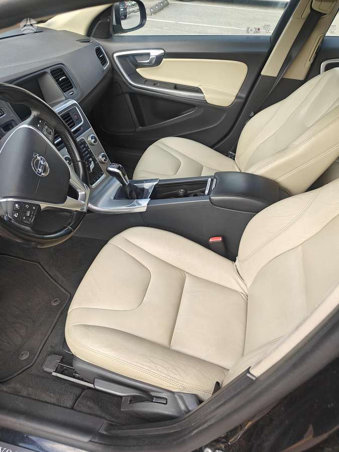 Volvo V60 2015 — engine 1969 cm³, 181 HP (133kW)