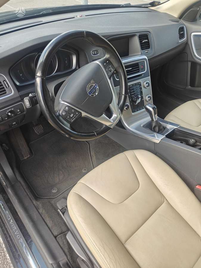 Volvo V60 2015 — photo 6