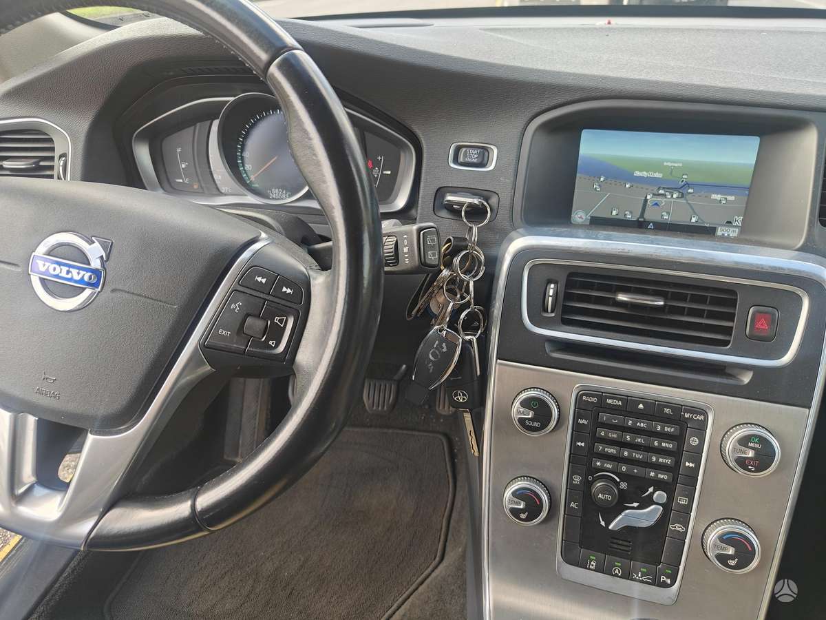 Volvo V60 2015 — photo 9