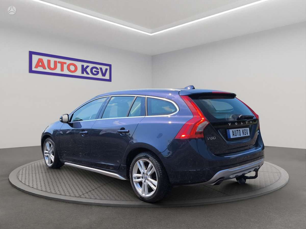 Volvo V60 2011 — салон