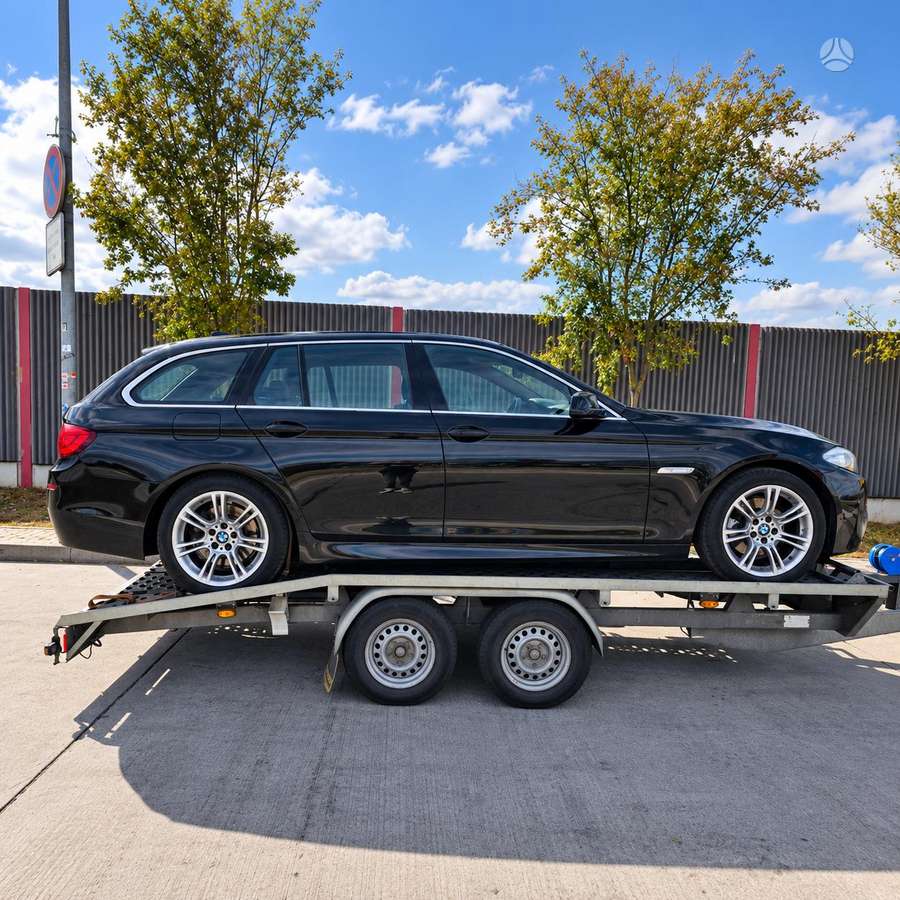 BMW 520 2013 — rear view