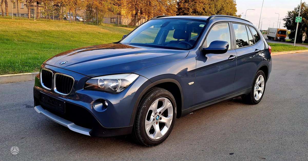 BMW X1 2010 — rear view