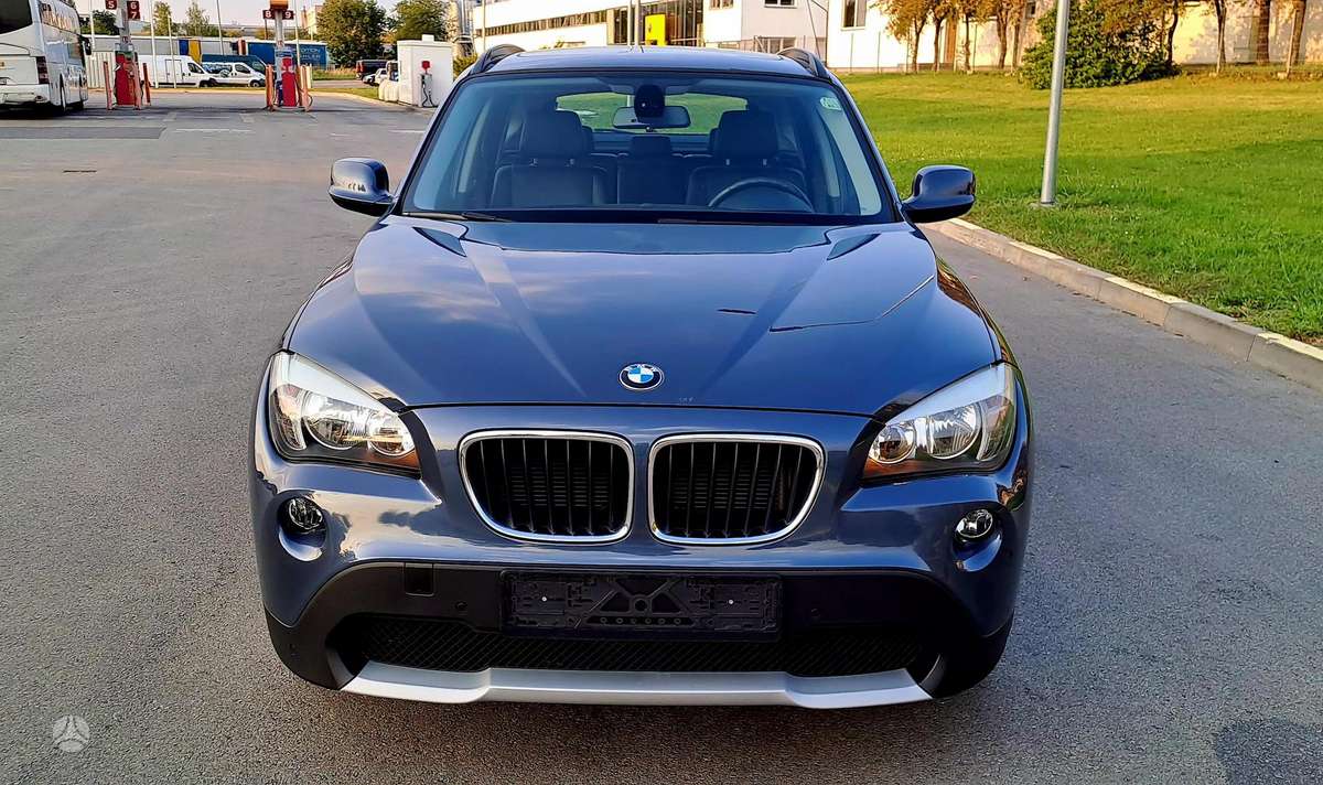 BMW X1 2010 — interior
