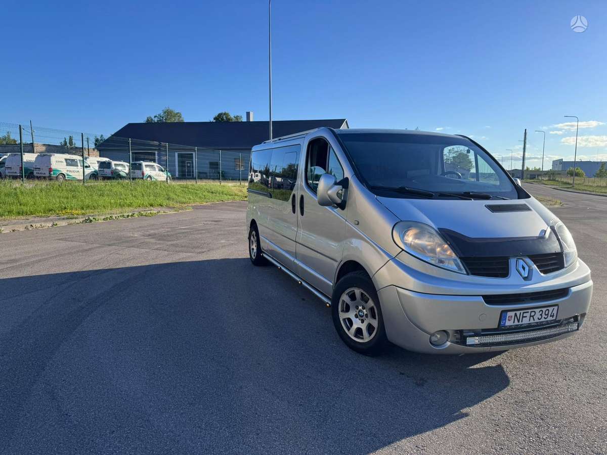 Renault Trafic 2007 — rear view