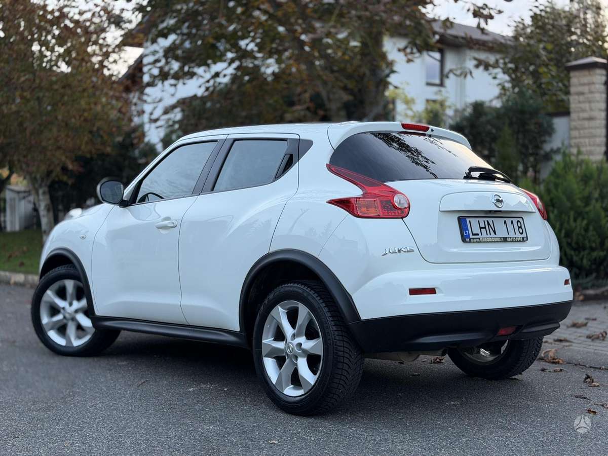Nissan Juke 2013 — rear view