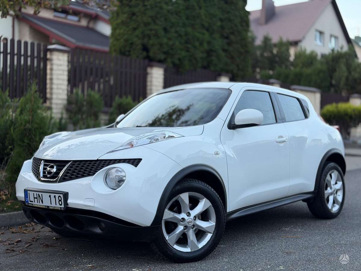 Nissan Juke 2013 — interior