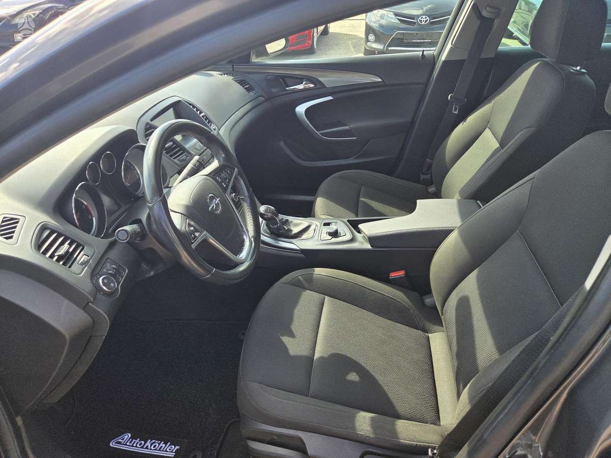 Opel Insignia 2011 — photo 10